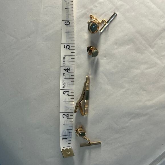 Tie Tacks Jade Yellow Gold plated tie tacks and lapel pin - Picture 3 of 11
